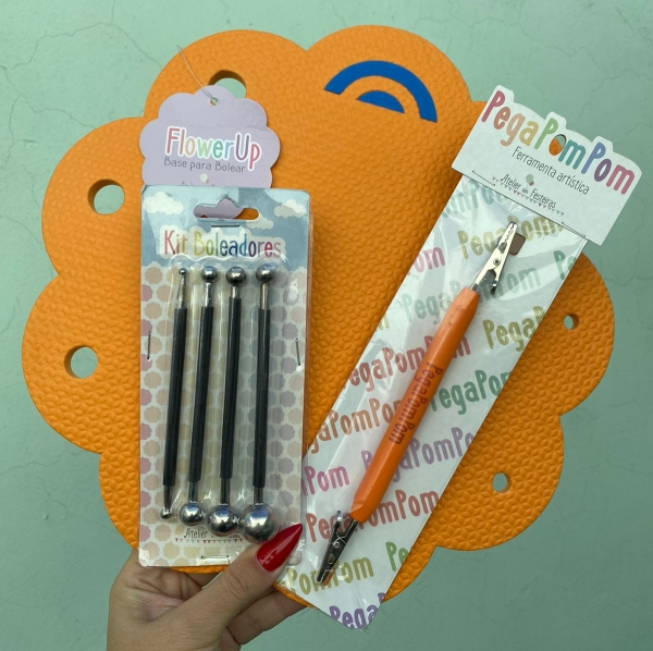 Kit Ferramentas Laranja (boleador, tapete G, pega pompom) Atelier das Festeiras