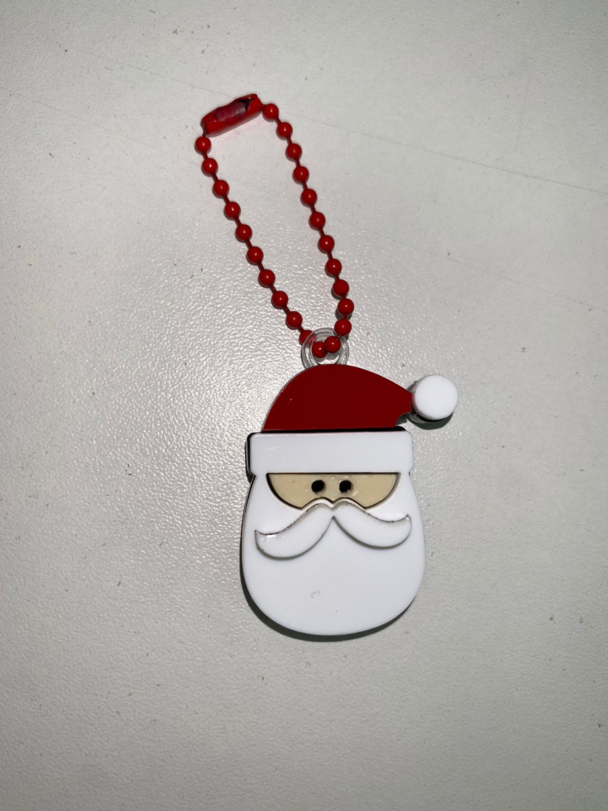Pingente Acrílico Papai Noel - aprox 4cm (acompanha correntinha)